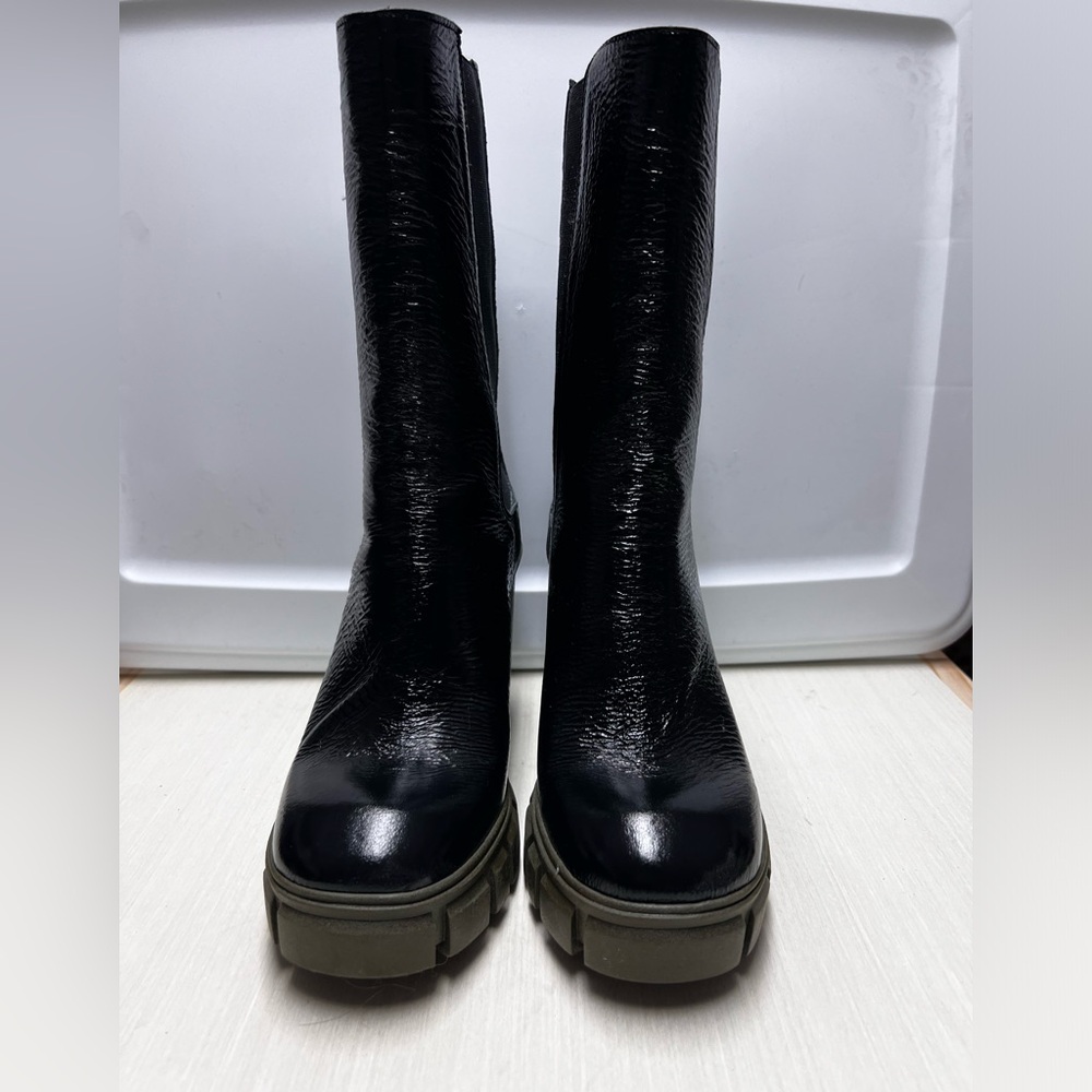 L’Idea by Lori Boots